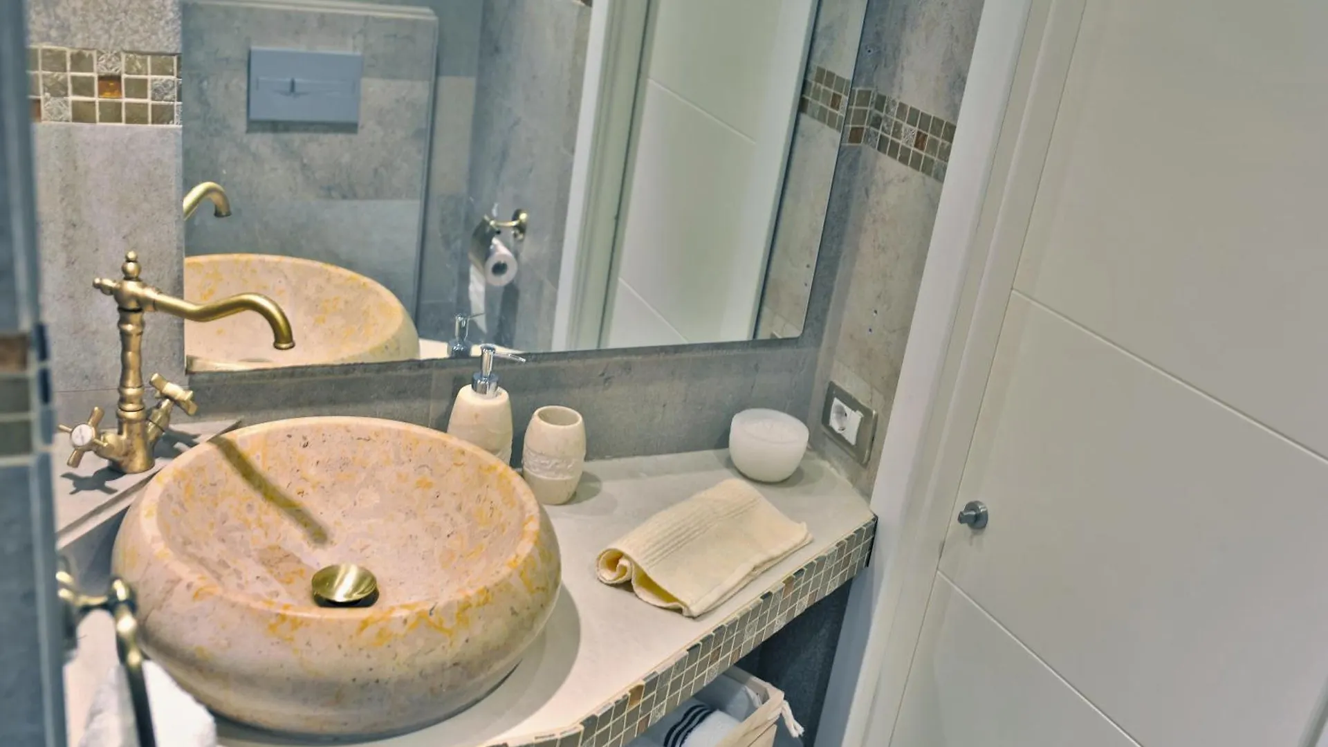 Апартаменты David'S Penthouse Адехе